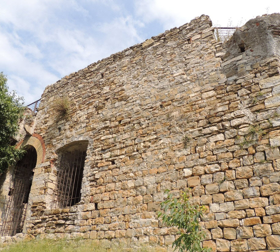 Ruderi Castello di Andora, Italy